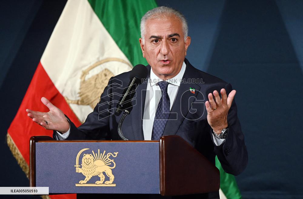 Exiled crown prince Reza Pahlavi speaks at a news conference in Washington DC.