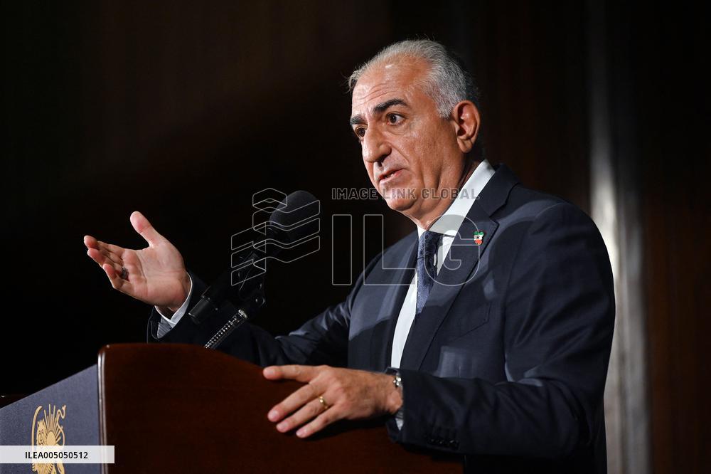 Exiled crown prince Reza Pahlavi speaks at a news conference in Washington DC.