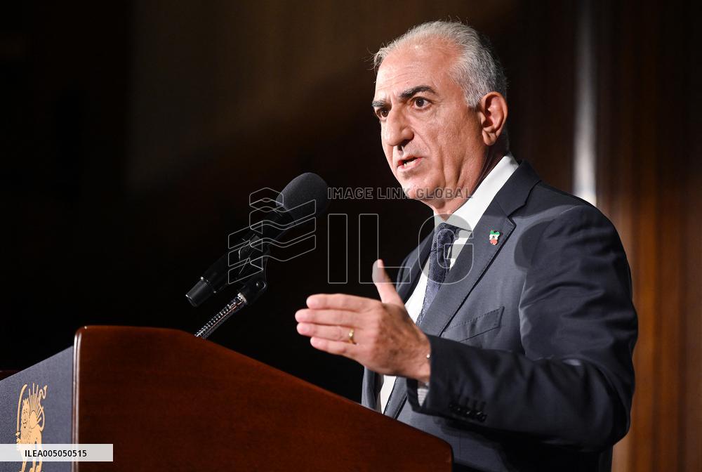 Exiled crown prince Reza Pahlavi speaks at a news conference in Washington DC.