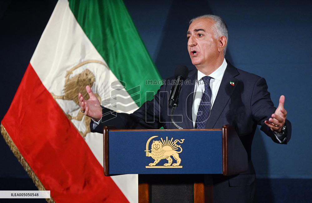 Exiled crown prince Reza Pahlavi speaks at a news conference in Washington DC.
