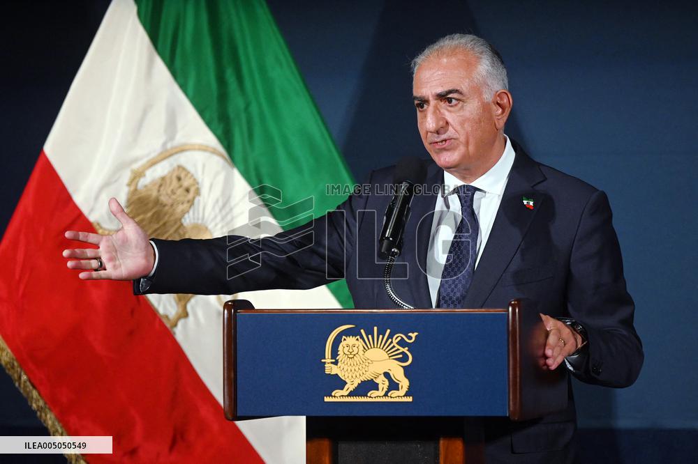 Exiled crown prince Reza Pahlavi speaks at a news conference in Washington DC.