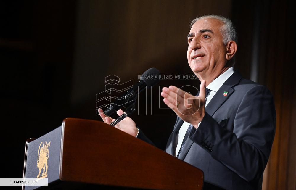 Exiled crown prince Reza Pahlavi speaks at a news conference in Washington DC.