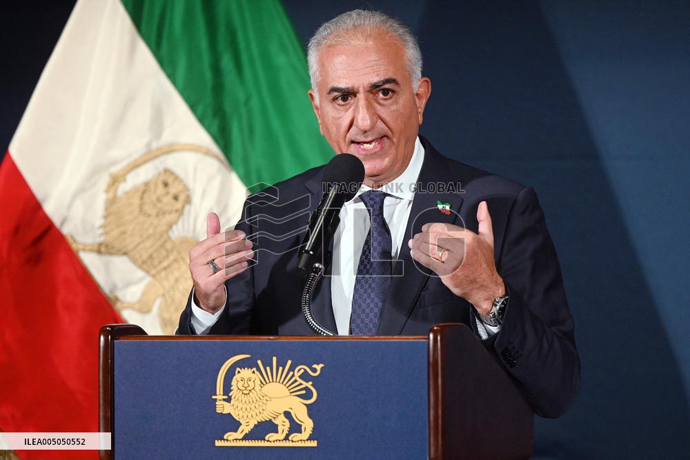 Exiled crown prince Reza Pahlavi speaks at a news conference in Washington DC.