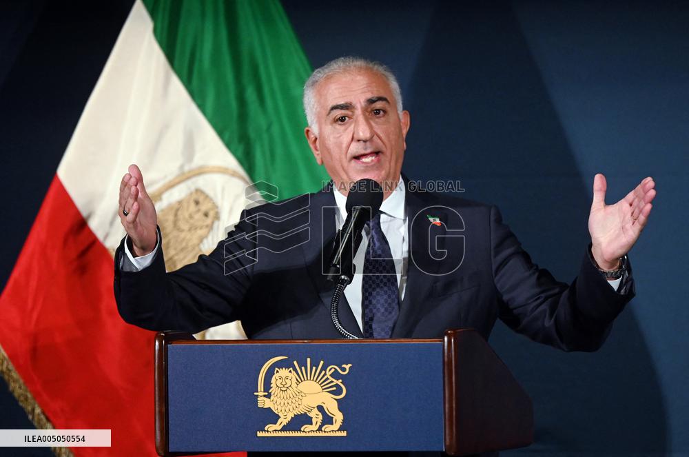 Exiled crown prince Reza Pahlavi speaks at a news conference in Washington DC.