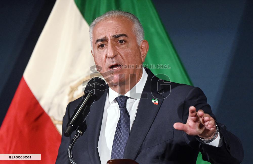 Exiled crown prince Reza Pahlavi speaks at a news conference in Washington DC.