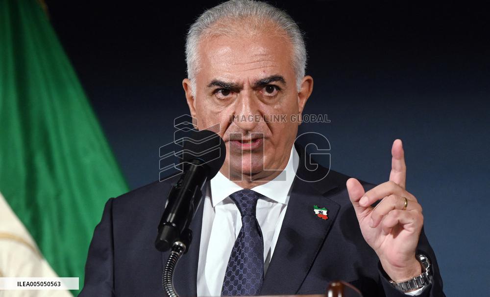 Exiled crown prince Reza Pahlavi speaks at a news conference in Washington DC.