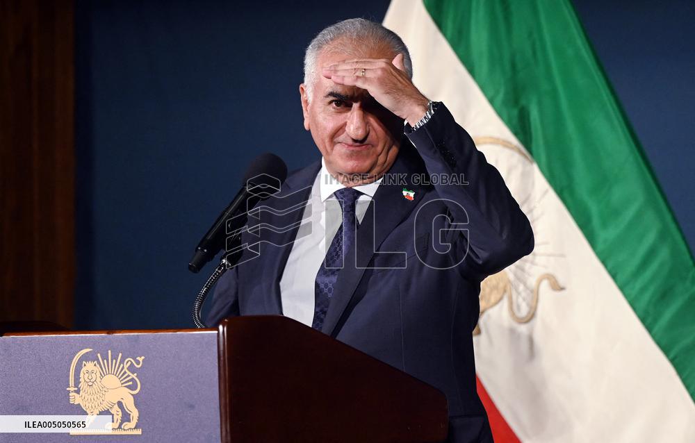 Exiled crown prince Reza Pahlavi speaks at a news conference in Washington DC.