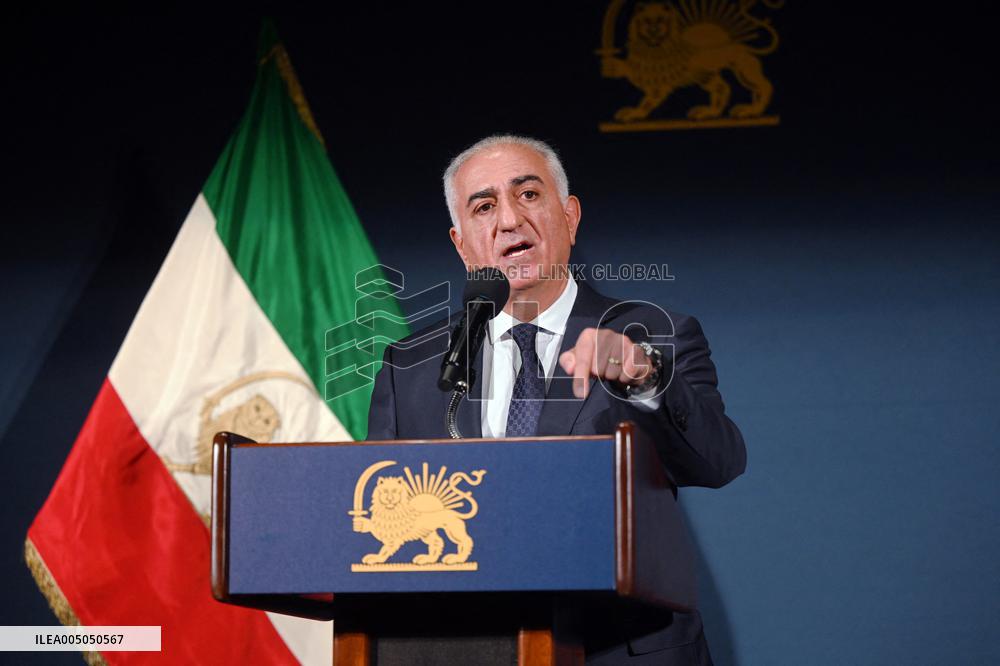 Exiled crown prince Reza Pahlavi speaks at a news conference in Washington DC.