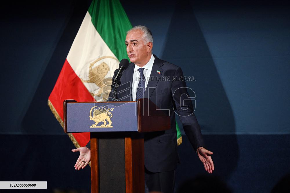 Exiled crown prince Reza Pahlavi speaks at a news conference in Washington DC.