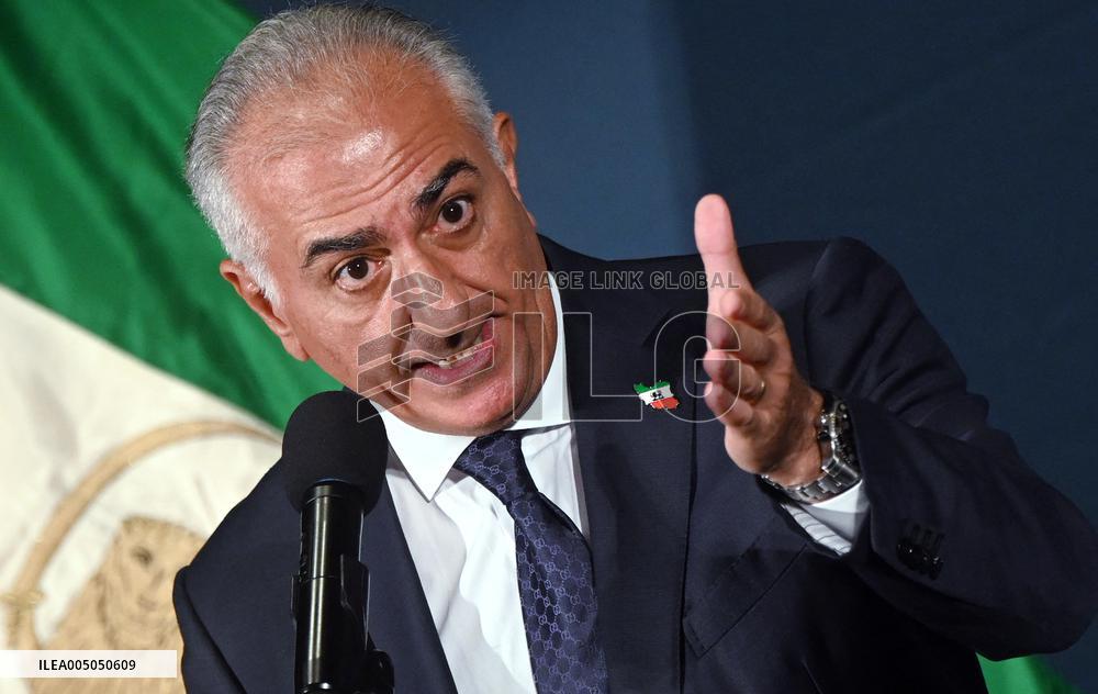 Exiled crown prince Reza Pahlavi speaks at a news conference in Washington DC.
