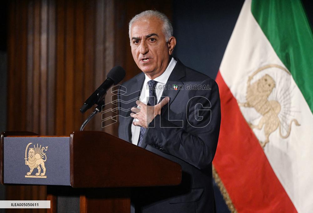 Exiled crown prince Reza Pahlavi speaks at a news conference in Washington DC.
