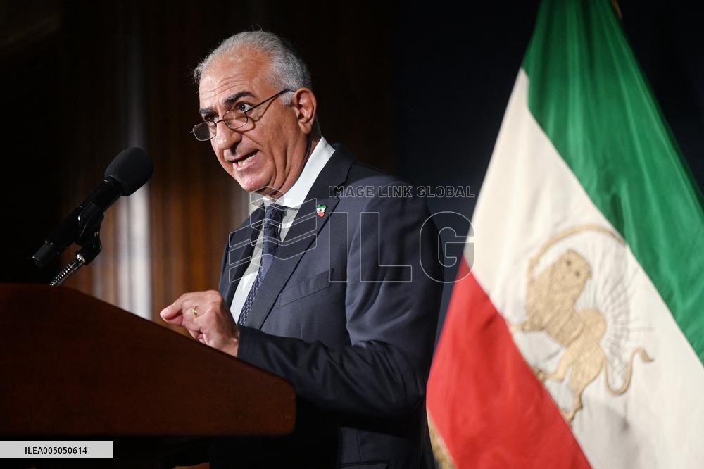 Exiled crown prince Reza Pahlavi speaks at a news conference in Washington DC.