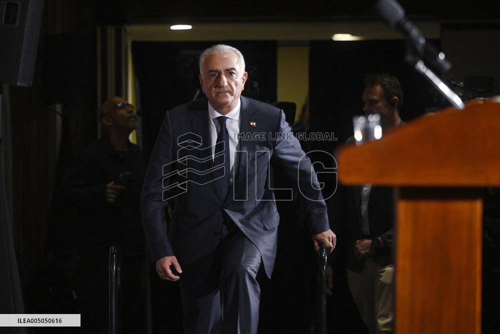 Exiled crown prince Reza Pahlavi speaks at a news conference in Washington DC.