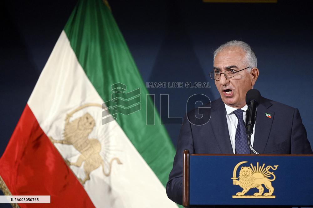 Exiled crown prince Reza Pahlavi speaks at a news conference in Washington DC.