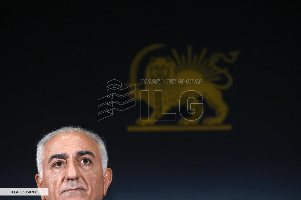 Exiled crown prince Reza Pahlavi speaks at a news conference in Washington DC.