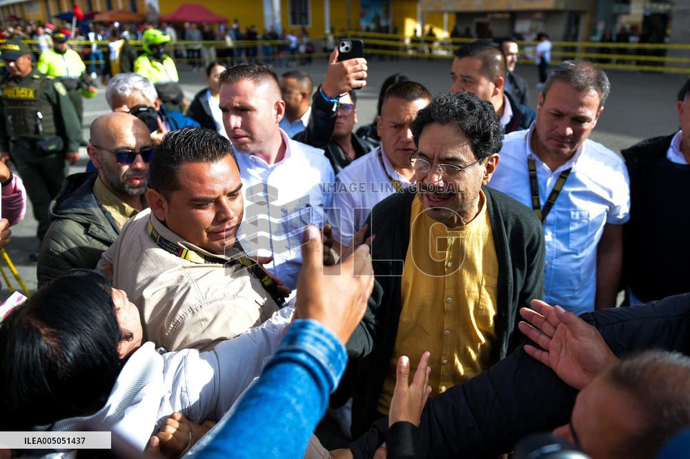 Pre-presidential Candidate Ivan Cepeda holds Rally in the Border with Ecuador