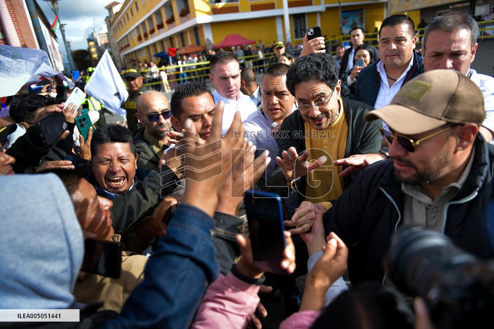 Pre-presidential Candidate Ivan Cepeda holds Rally in the Border with Ecuador