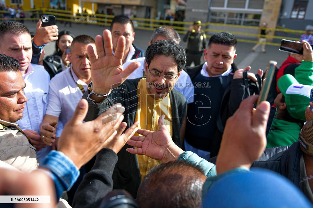 Pre-presidential Candidate Ivan Cepeda holds Rally in the Border with Ecuador