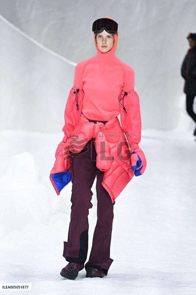 MFW - Li-Ning Runway