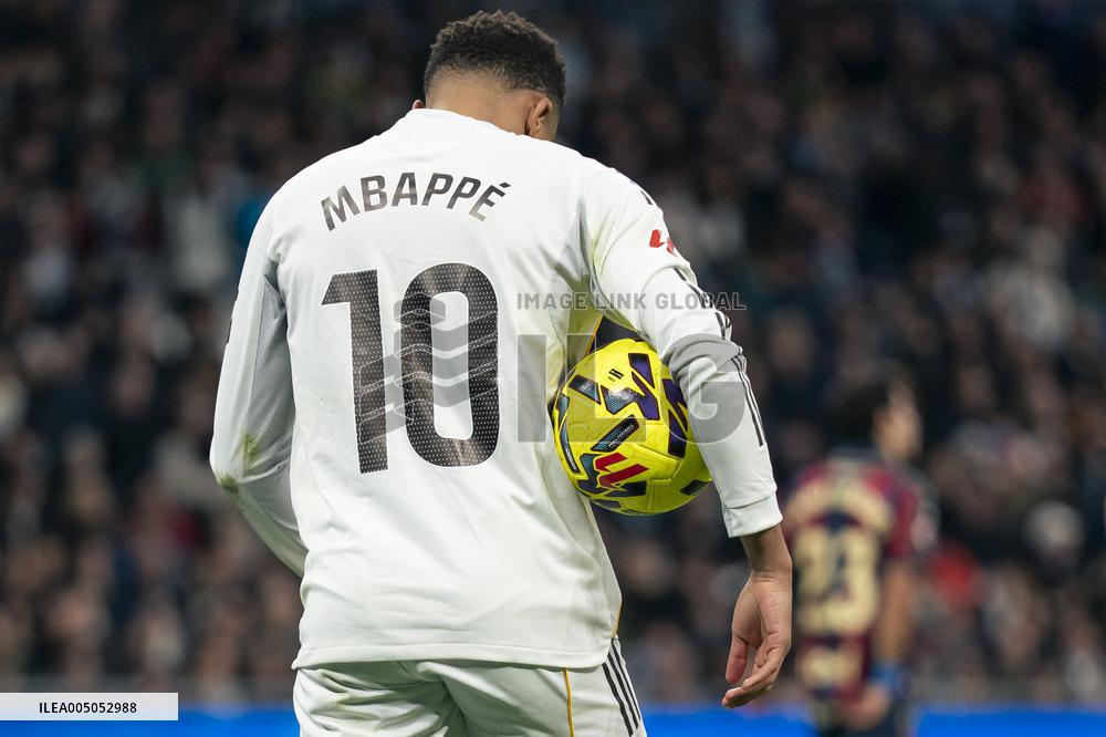 La Liga - Real Madrid v Levante