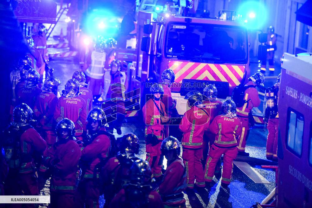 Apartment Collapse Injures 19 People - Paris