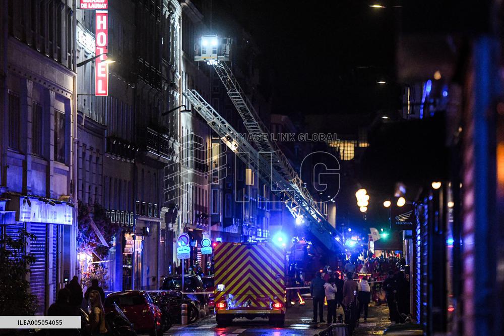 Apartment Collapse Injures 19 People - Paris
