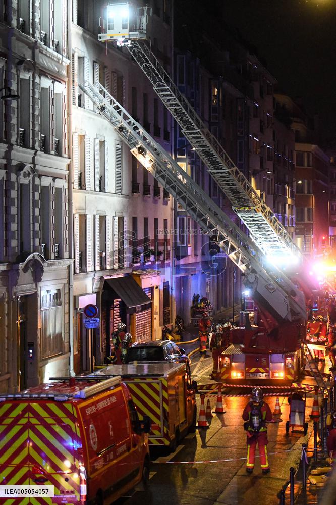 Apartment Collapse Injures 19 People - Paris