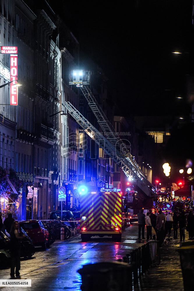 Apartment Collapse Injures 19 People - Paris