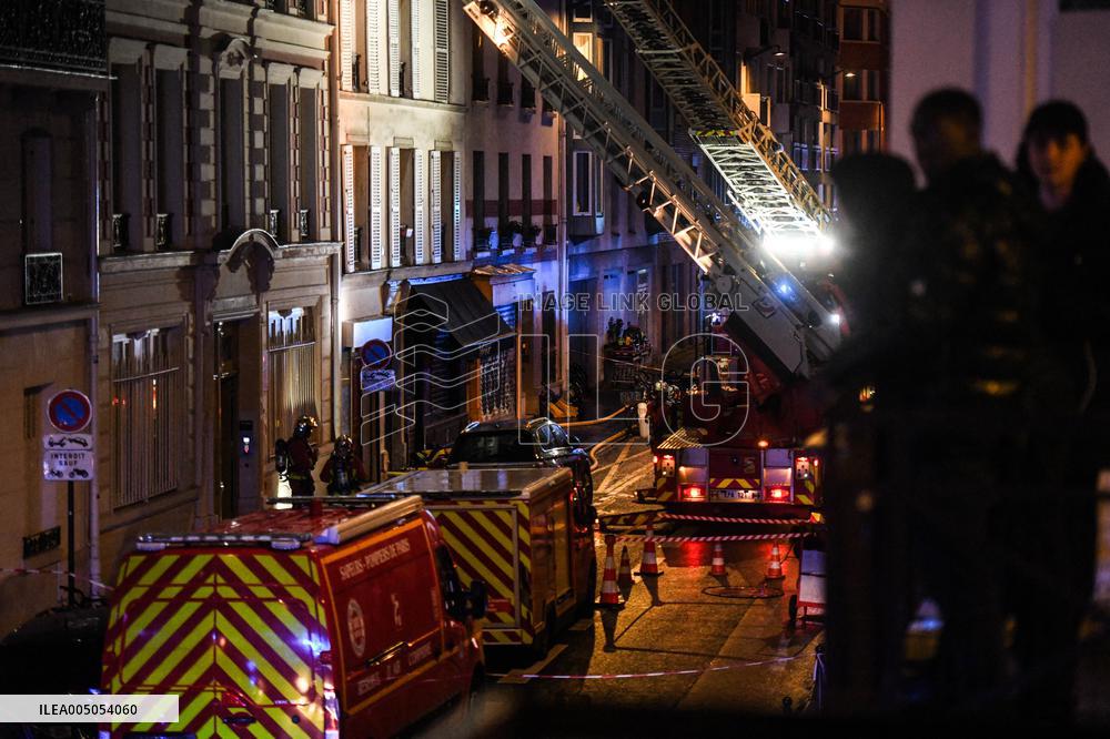 Apartment Collapse Injures 19 People - Paris