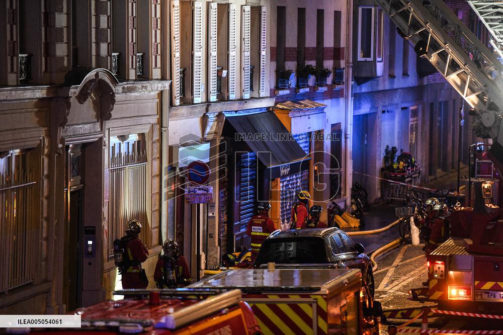 Apartment Collapse Injures 19 People - Paris