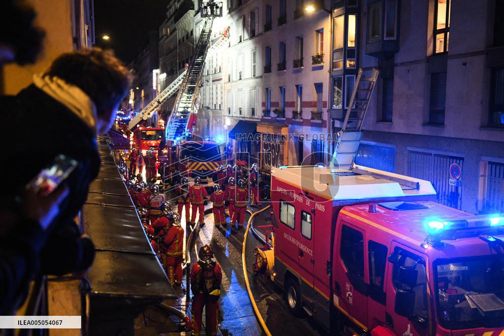 Apartment Collapse Injures 19 People - Paris