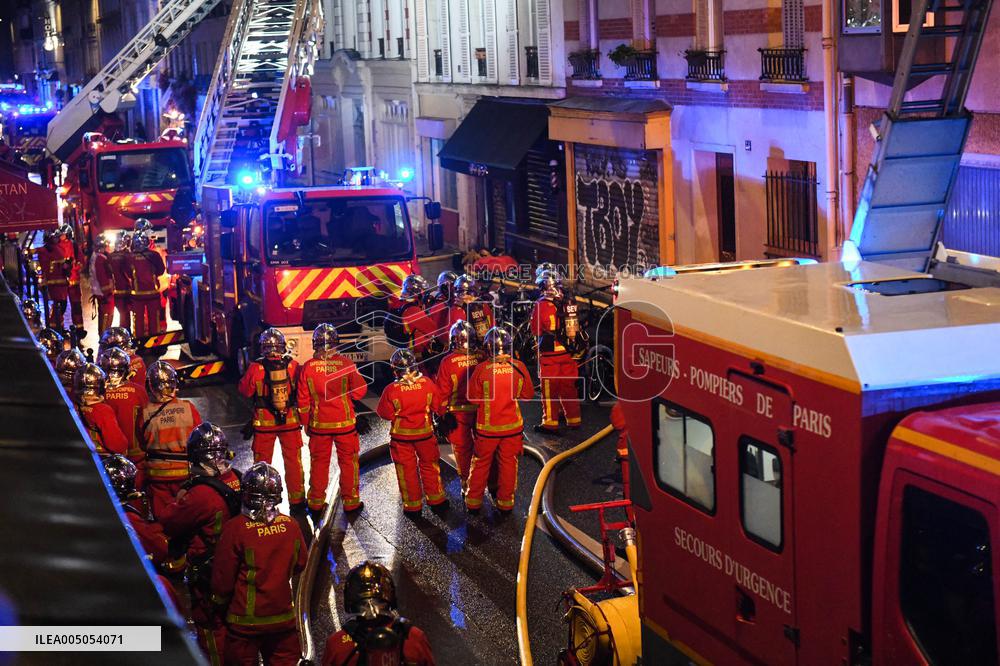 Apartment Collapse Injures 19 People - Paris