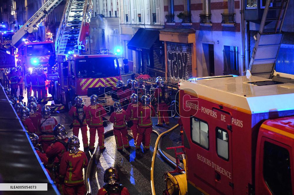 Apartment Collapse Injures 19 People - Paris