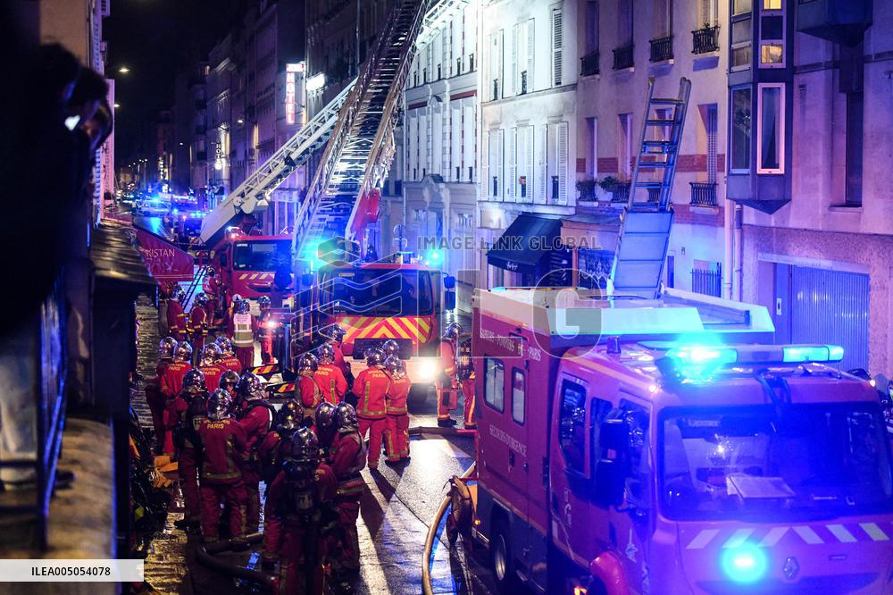 Apartment Collapse Injures 19 People - Paris