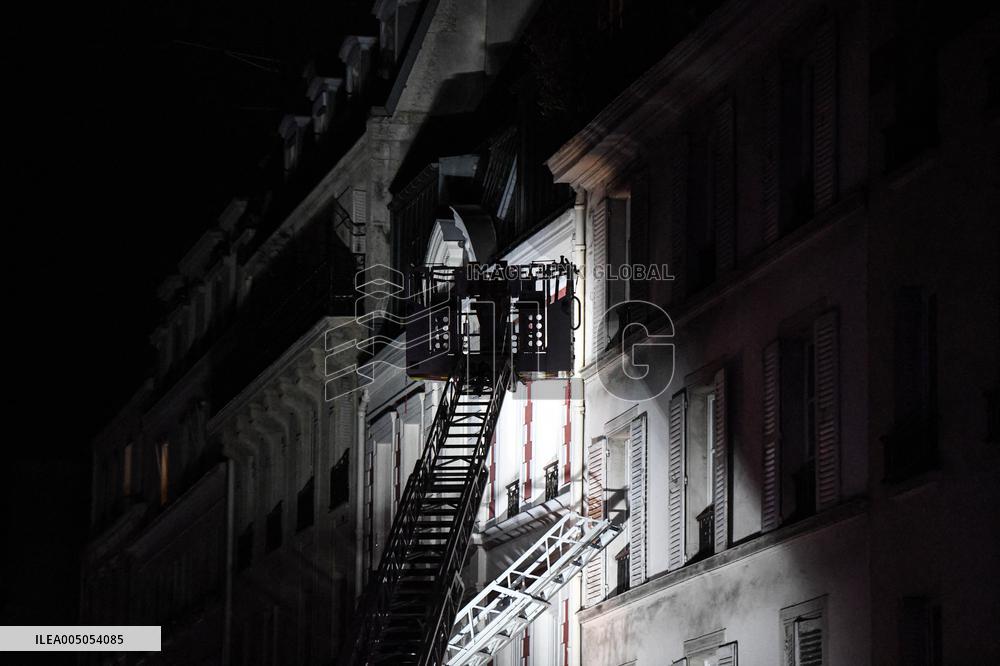 Apartment Collapse Injures 19 People - Paris