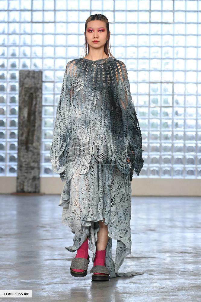 MFW - Simon Cracker Runway