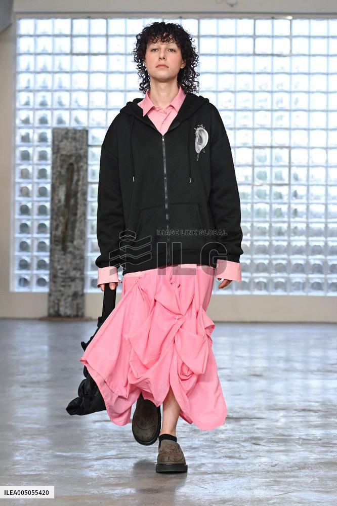 MFW - Simon Cracker Runway