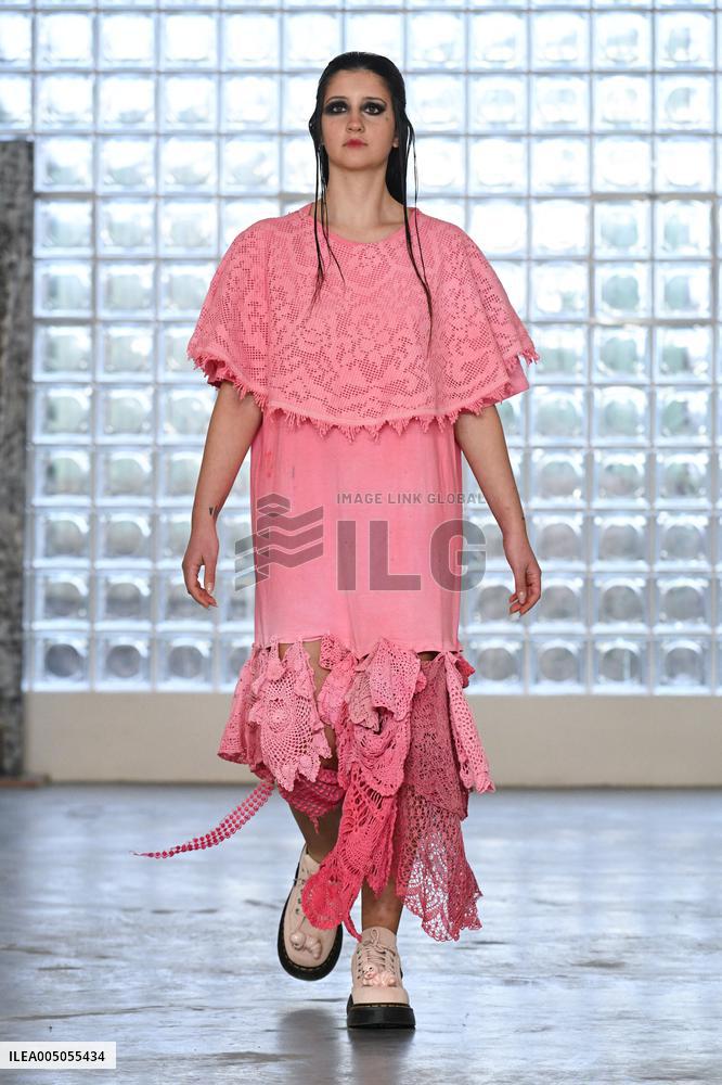 MFW - Simon Cracker Runway