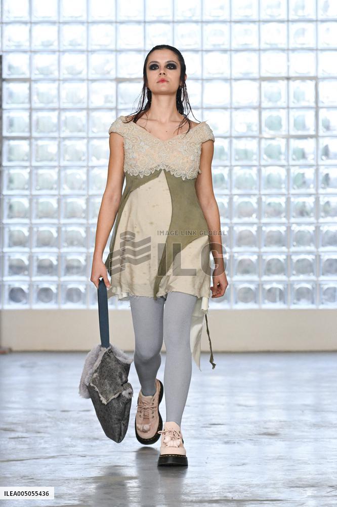 MFW - Simon Cracker Runway