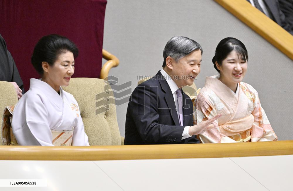 Emperor watches New Year sumo tournament