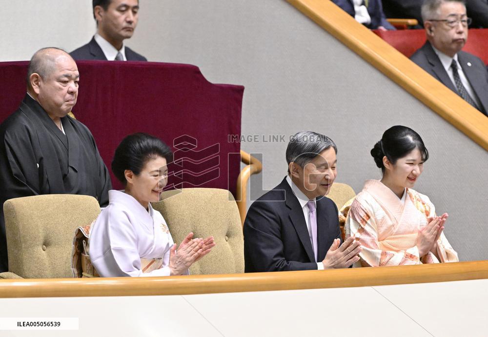 Emperor watches New Year sumo tournament