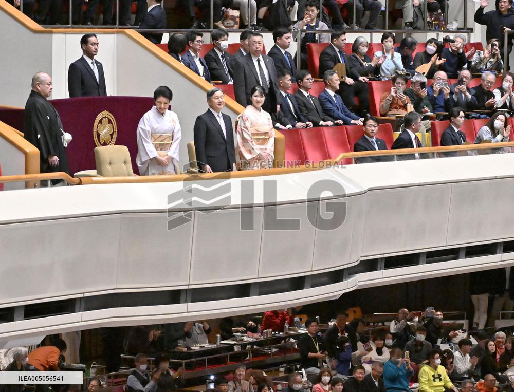 Emperor watches New Year sumo tournament