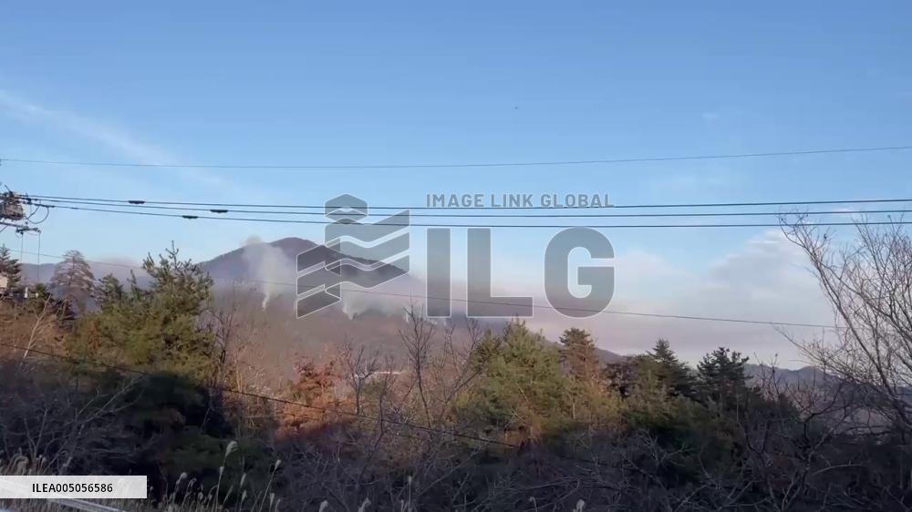 Japan: Uncontained Forest Fire Expands Across Mount Ougiyama in Yamanashi 2