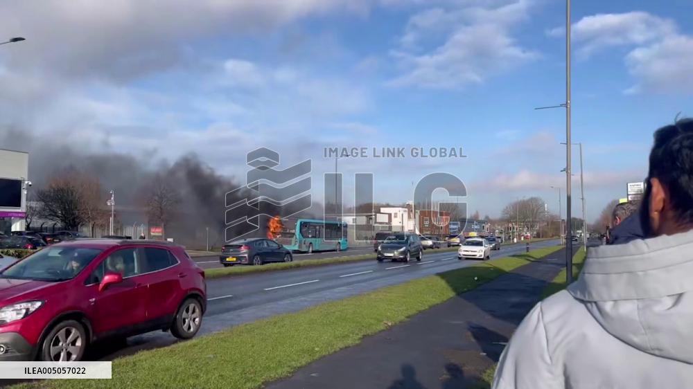 UK: Commuter Bus Evacuated After Bursting Into Flames in Merseyside