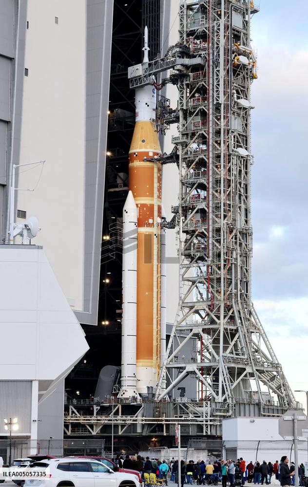 NASA SLS rocket ready for Moon mission
