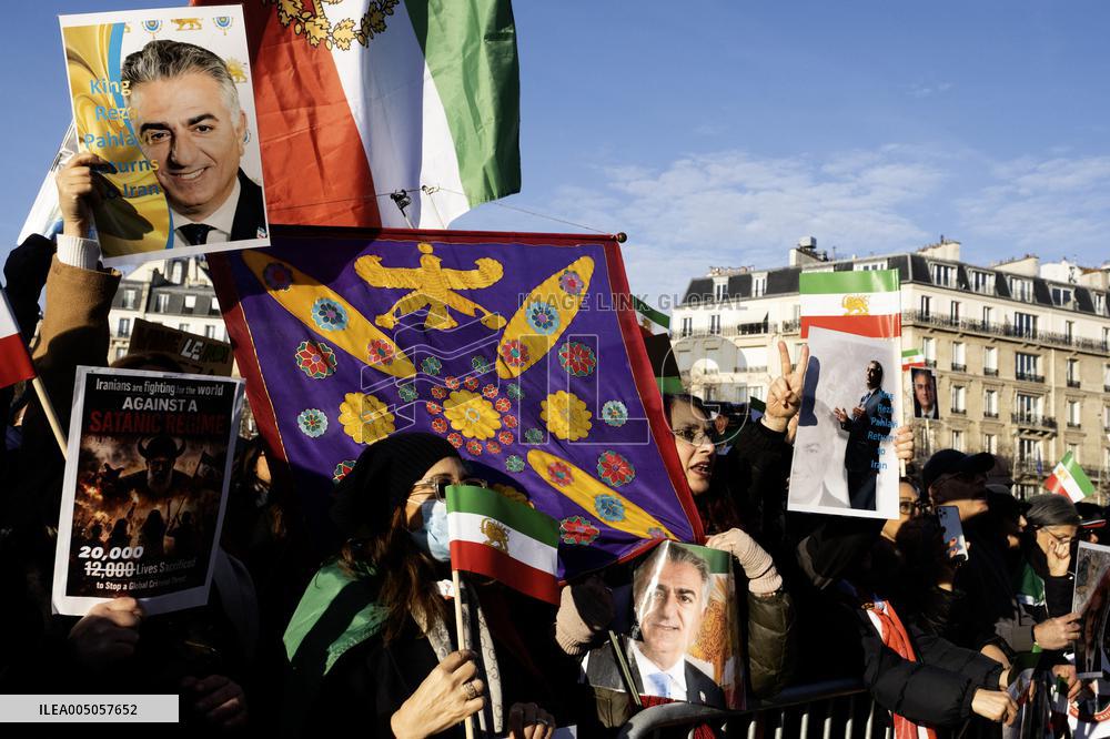 Pro Crown Prince Reza Pahlavi Protrest - Paris
