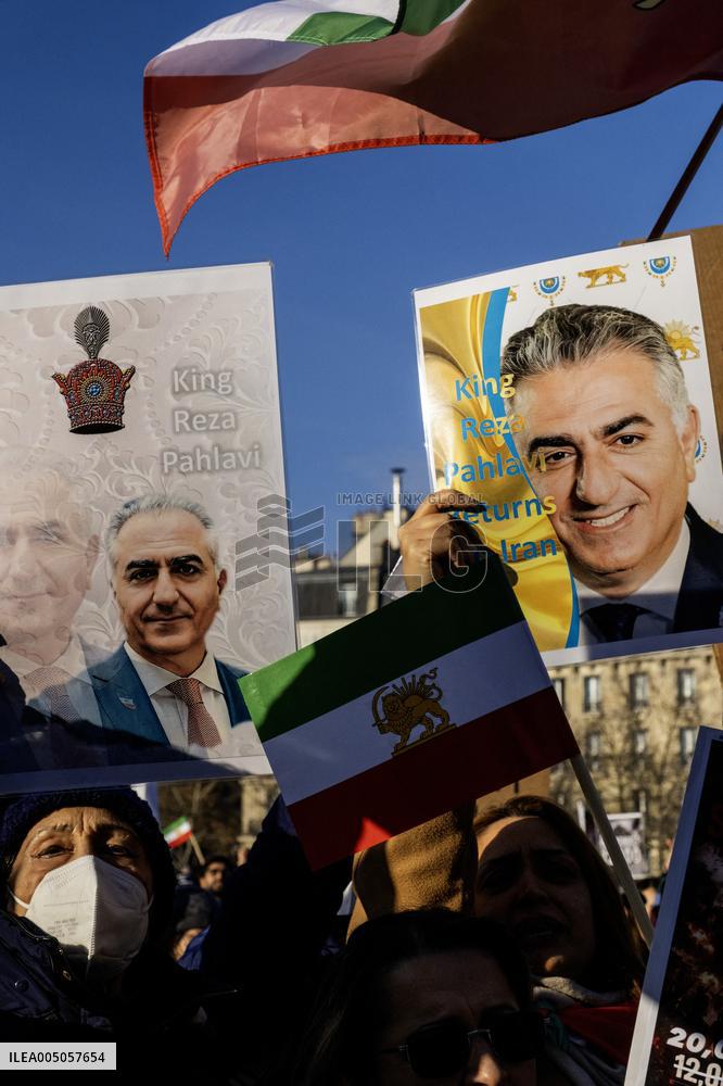 Pro Crown Prince Reza Pahlavi Protrest - Paris