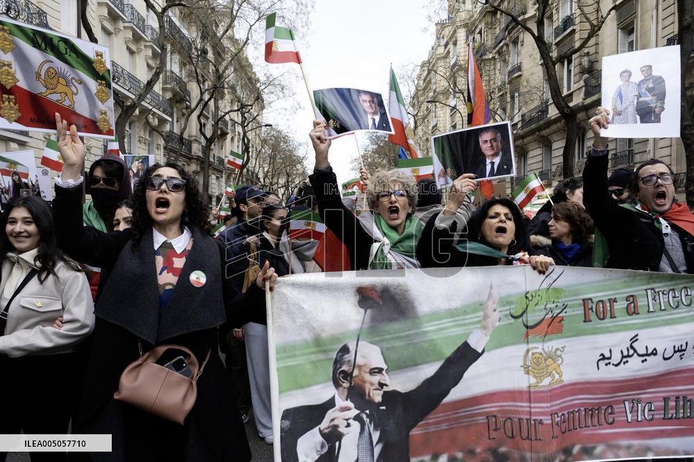 Pro Crown Prince Reza Pahlavi Protrest - Paris
