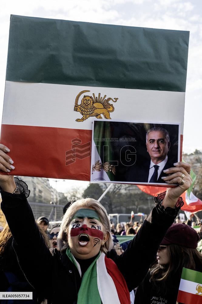 Pro Crown Prince Reza Pahlavi Protrest - Paris