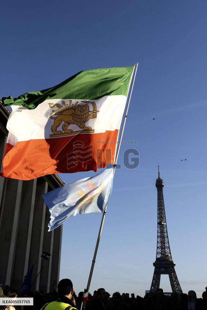 Pro Crown Prince Reza Pahlavi Protrest - Paris